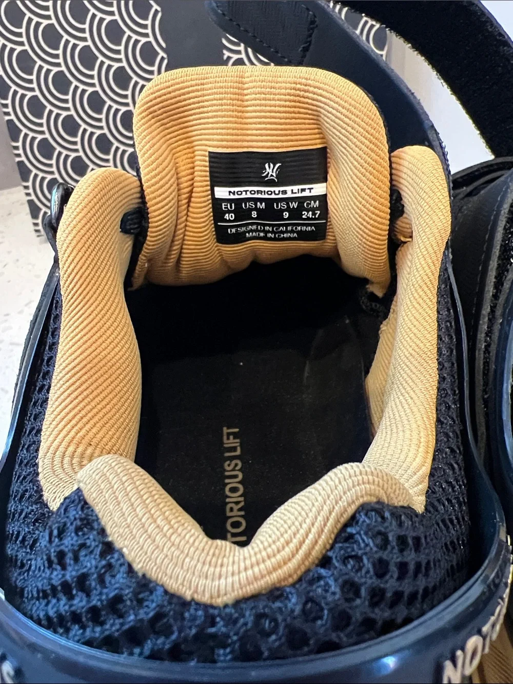 EU 40 / Women’s 9 Black & Gold Ronin Lifters - Unisex, Like New
